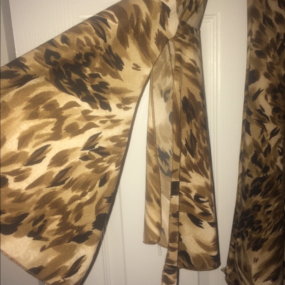 Exotic print top - Picture 2 of 4